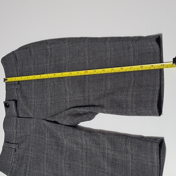 Ricki’s Plaid short Size 2 - Picture 7 of 10